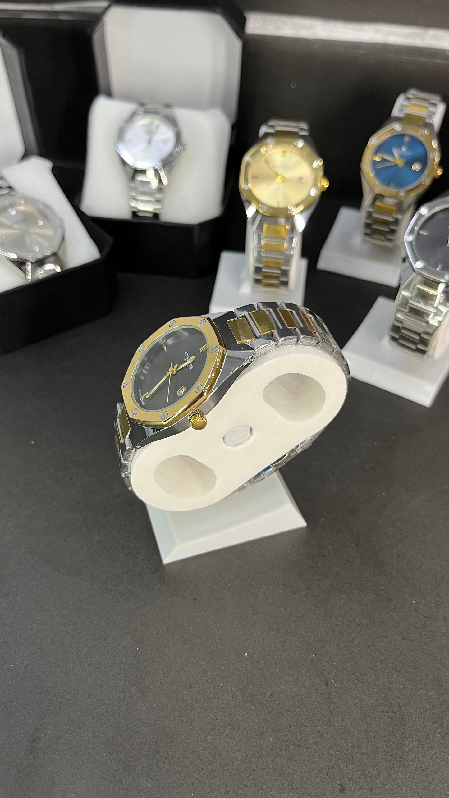 Luxury Two-Tone Black Dial Automatic Watch – Stainless Steel & Gold Finish