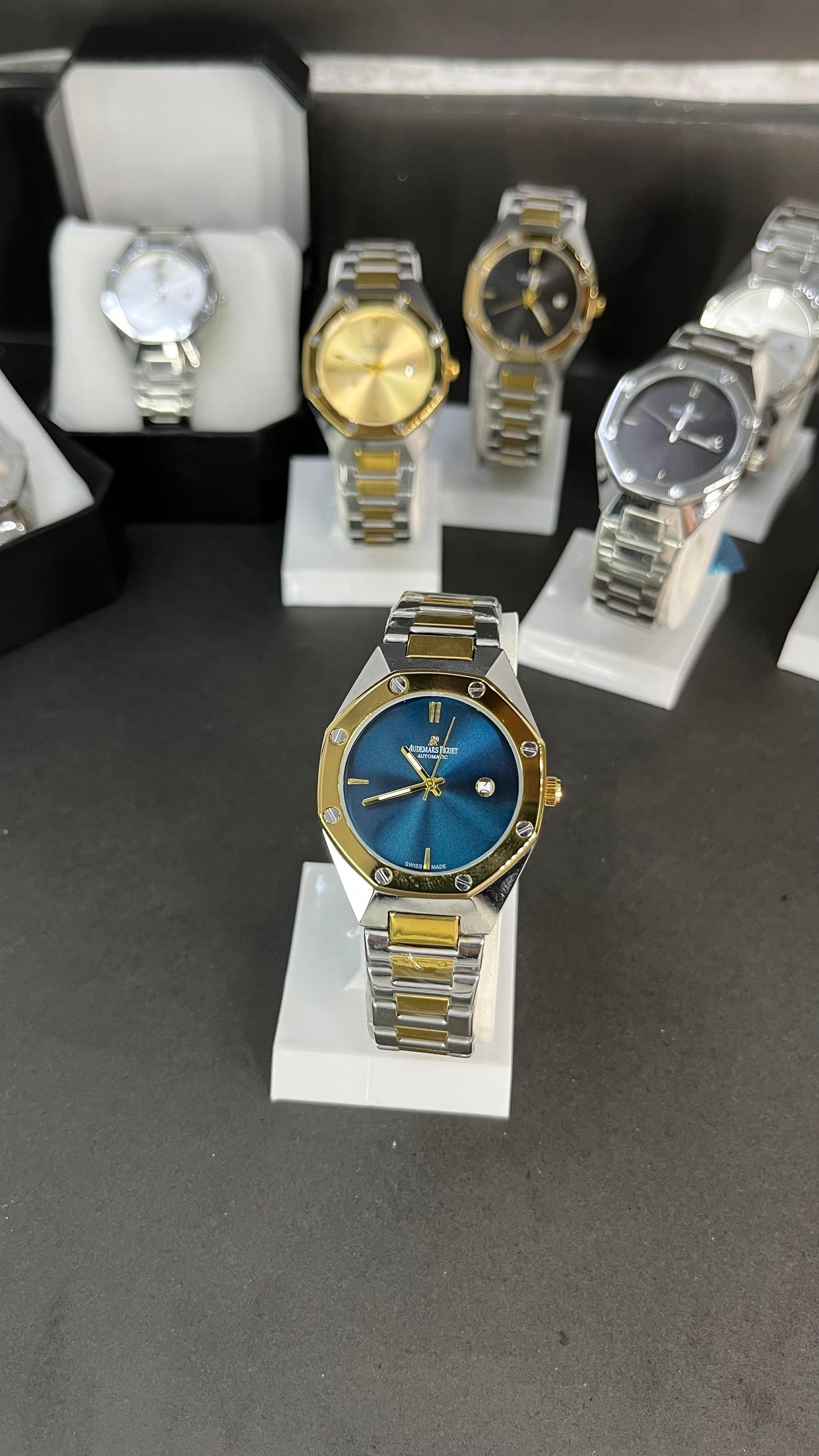Luxury Blue Dial Two-Tone Automatic Watch – Stainless Steel & Gold Bezel