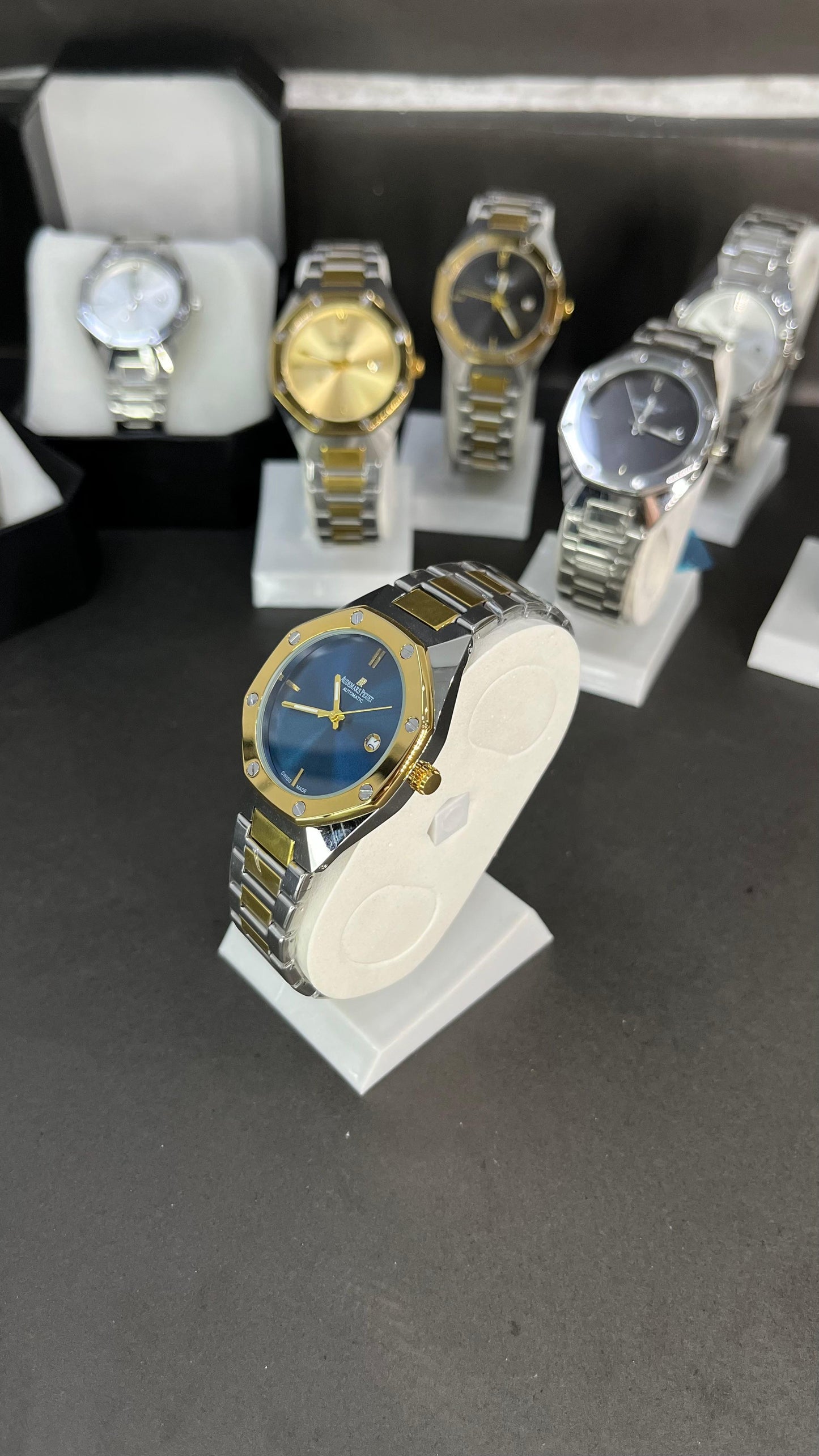 Luxury Blue Dial Two-Tone Automatic Watch – Stainless Steel & Gold Bezel