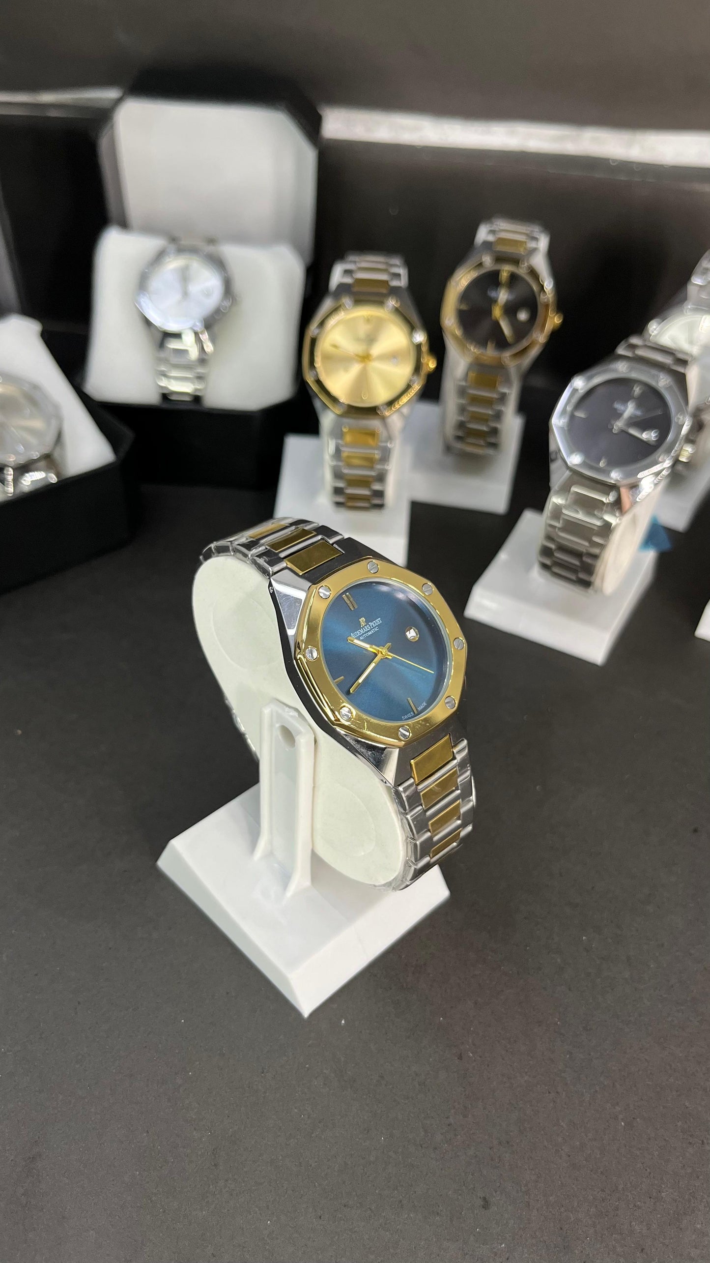 Luxury Blue Dial Two-Tone Automatic Watch – Stainless Steel & Gold Bezel