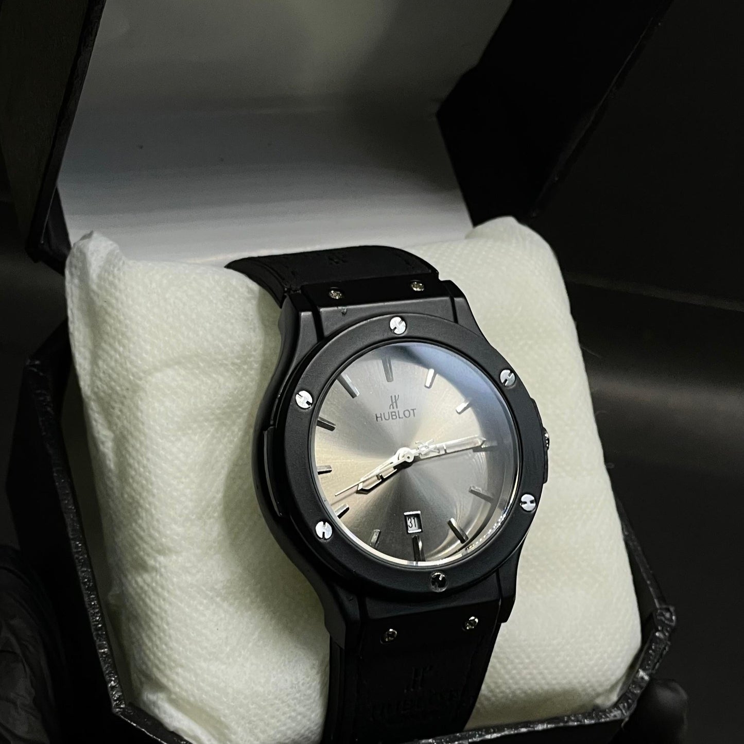 Hublot Men’s Strap Watch – Silver Dial with Black Rubber Strap