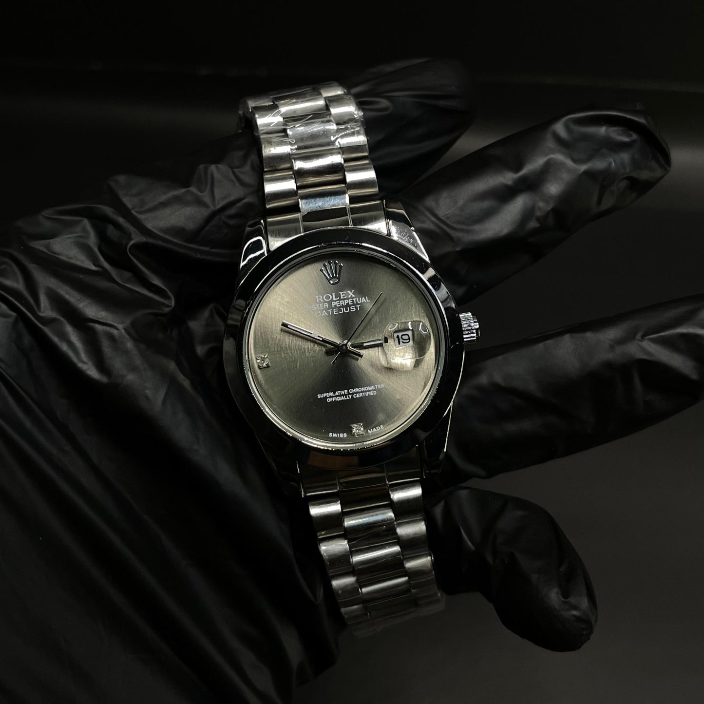 Rolex Oyster Perpetual Datejust – Women’s Silver Dial Edition with Date Window