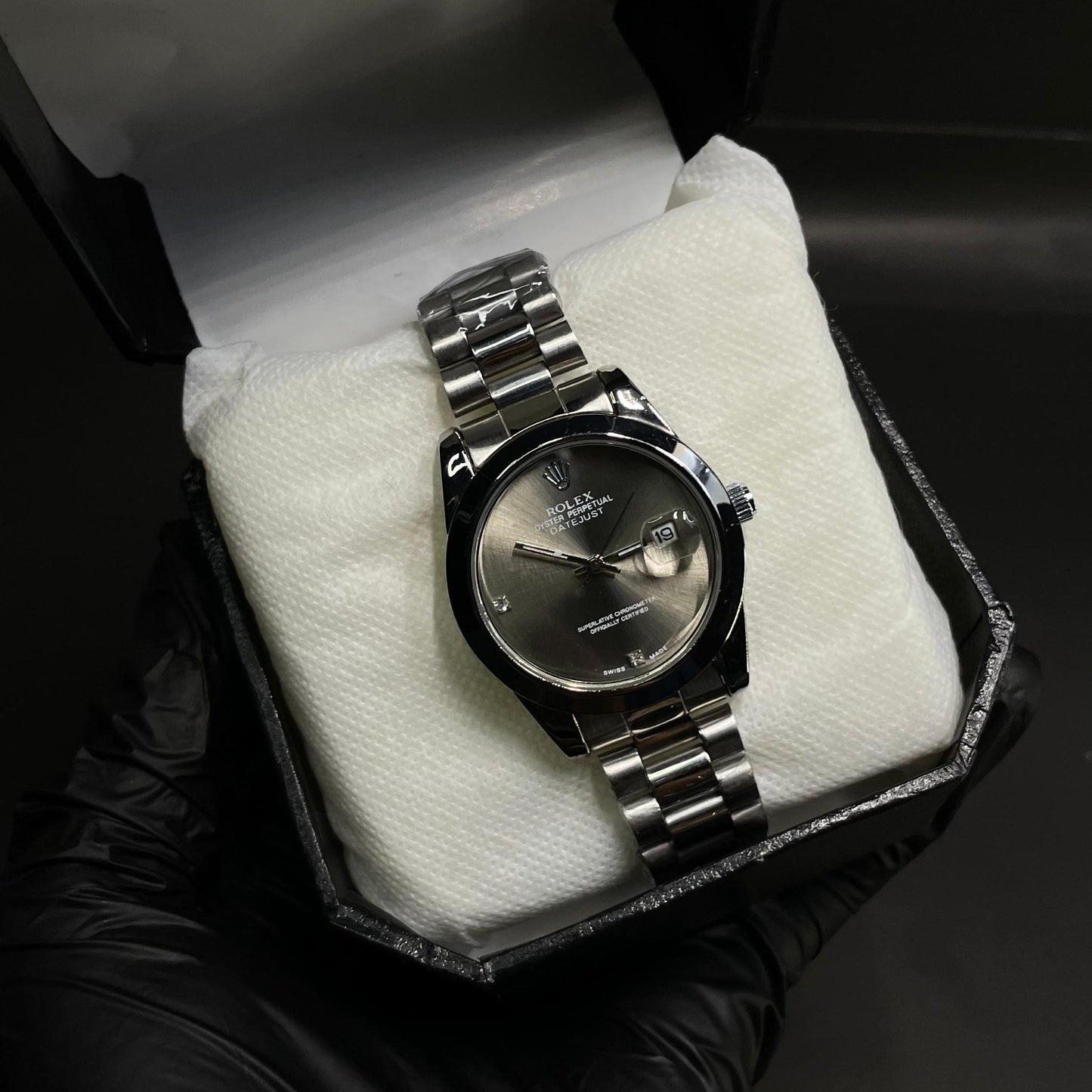 Rolex Oyster Perpetual Datejust – Women’s Silver Dial Edition with Date Window