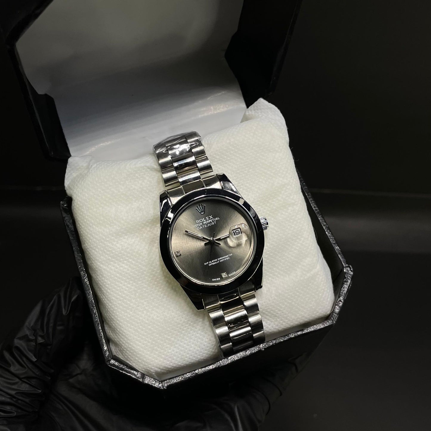Rolex Oyster Perpetual Datejust – Women’s Silver Dial Edition with Date Window