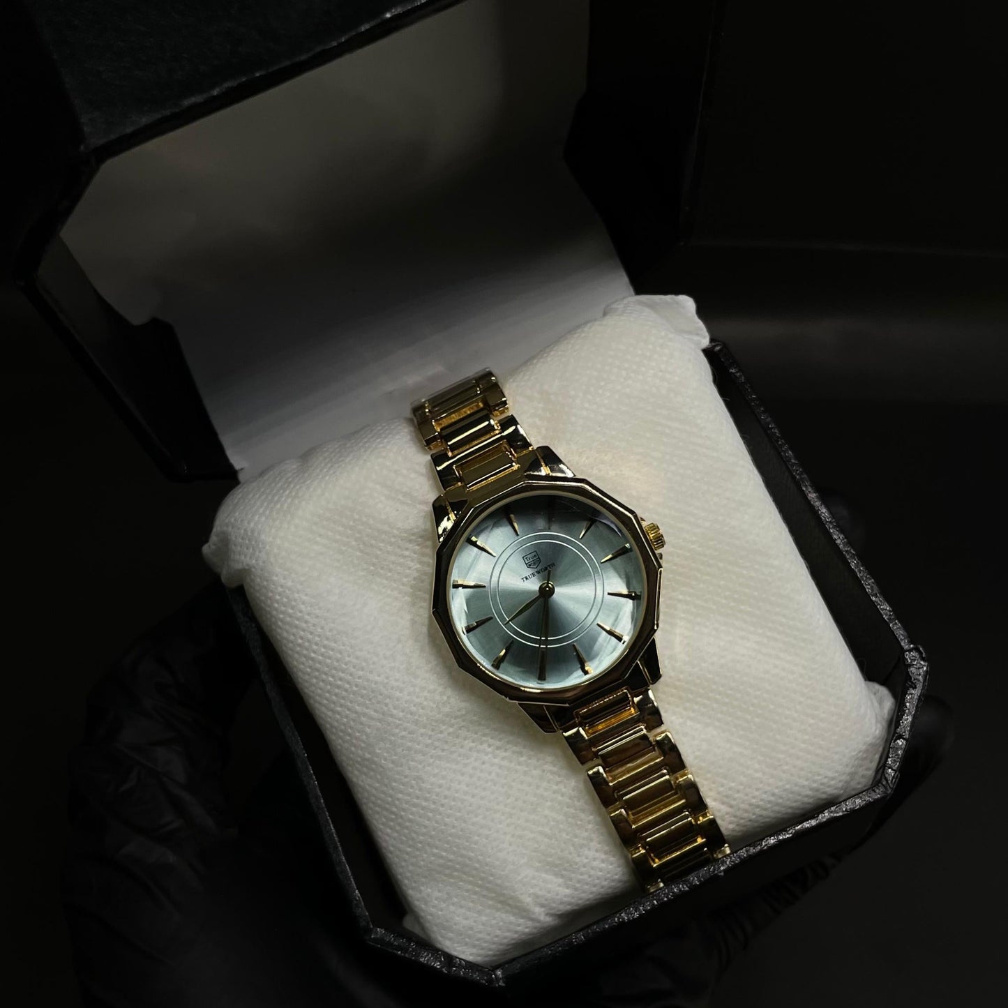 True Worth Women’s Gold Elegance Watch – Small Size with Champagne Dial