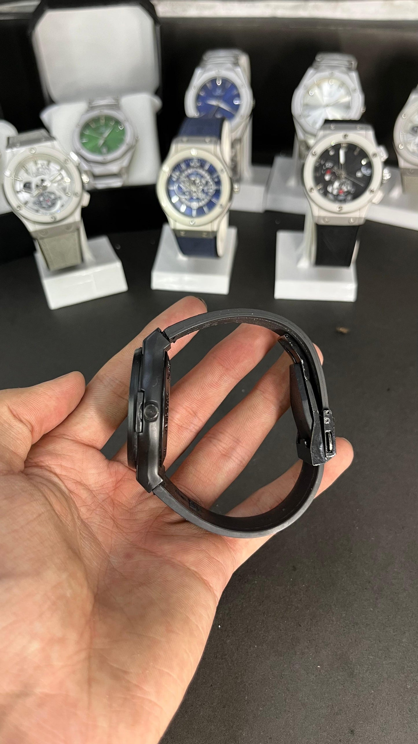 Hublot Men’s Strap Watch – Silver Dial with Black Rubber Strap