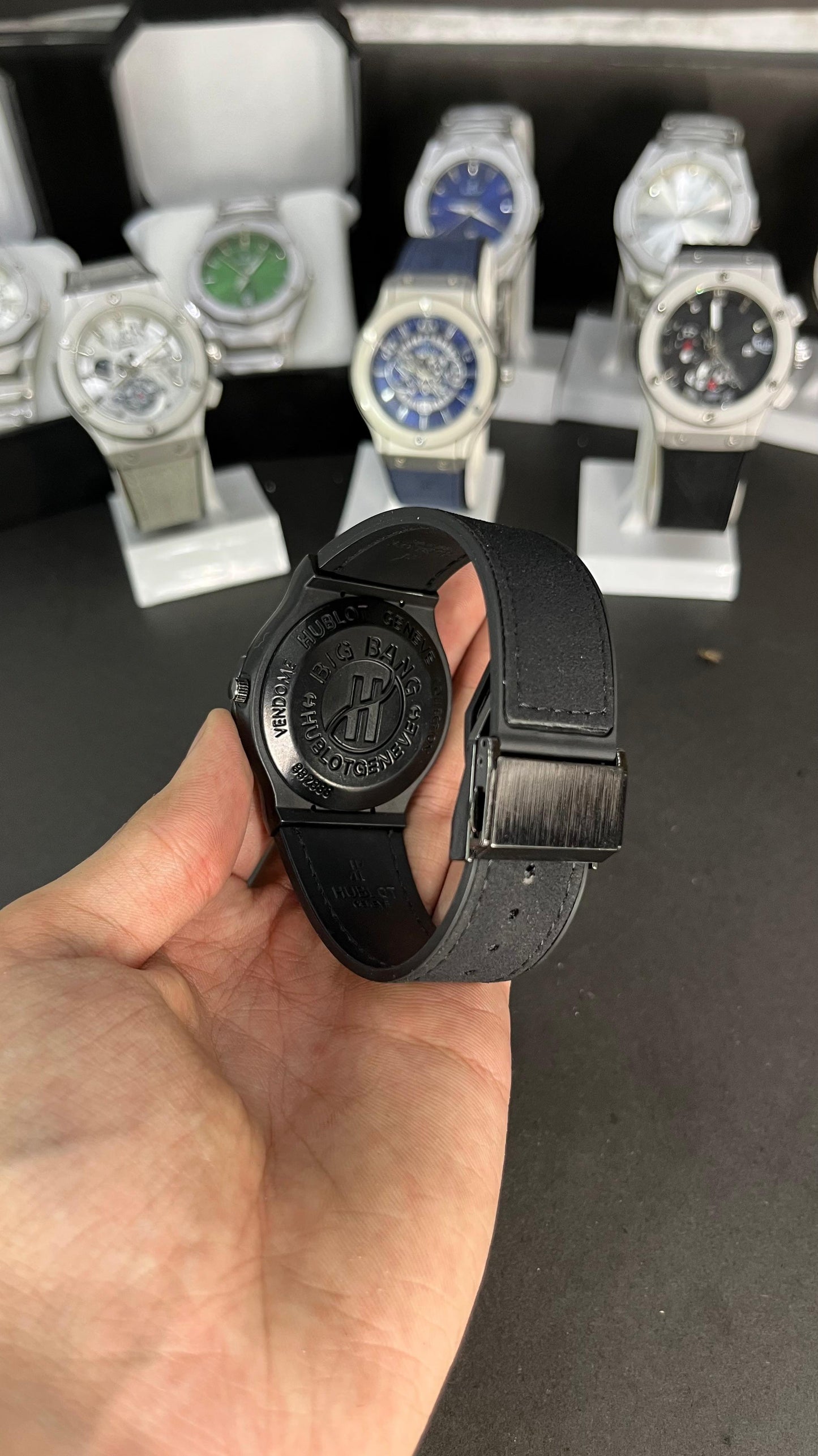 Hublot Men’s Strap Watch – Silver Dial with Black Rubber Strap