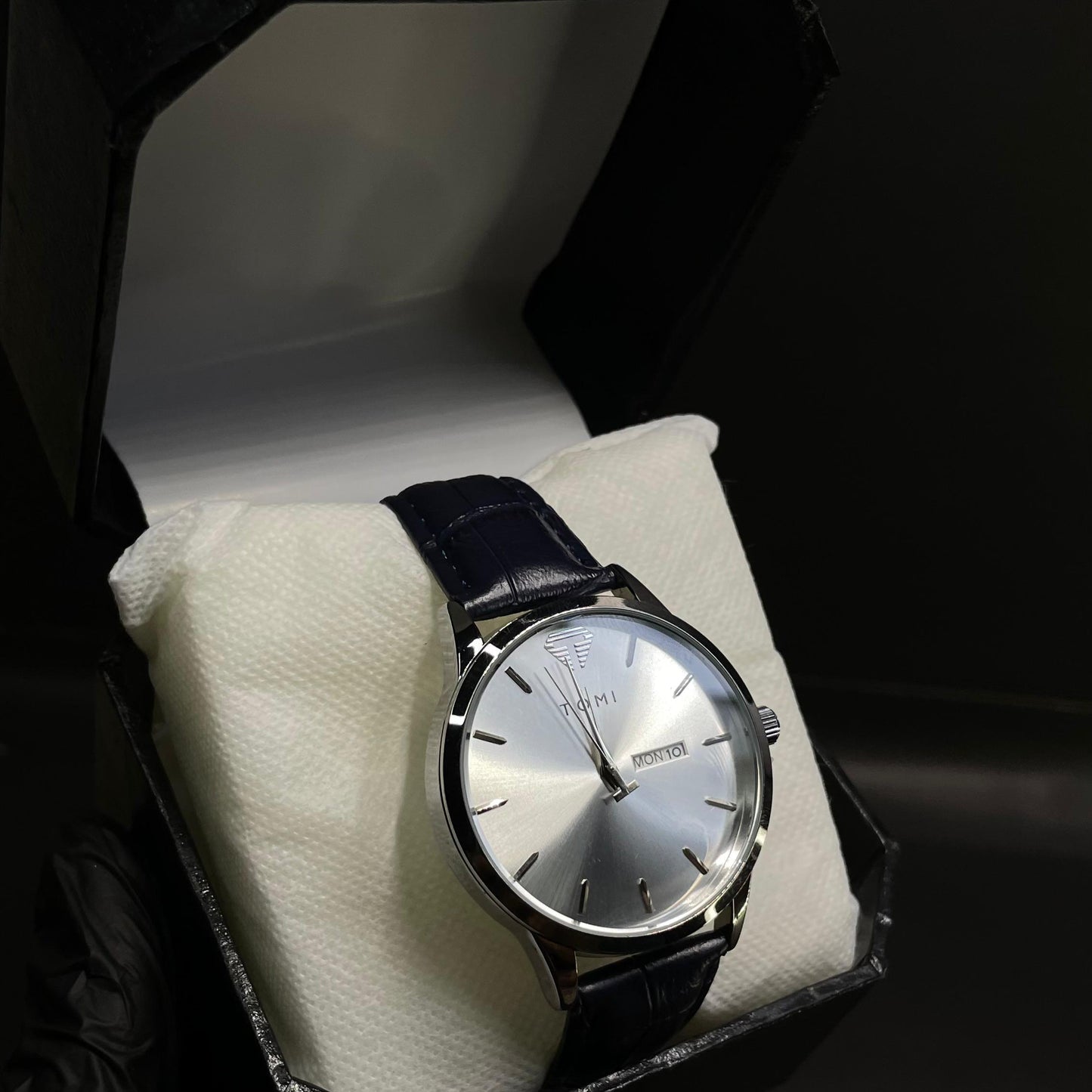 Elegant Black Arabic Dial Leather Strap Watch – Tomi