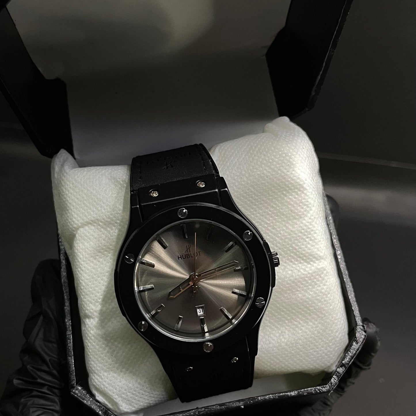 Hublot Men’s Strap Watch – Silver Dial with Black Rubber Strap
