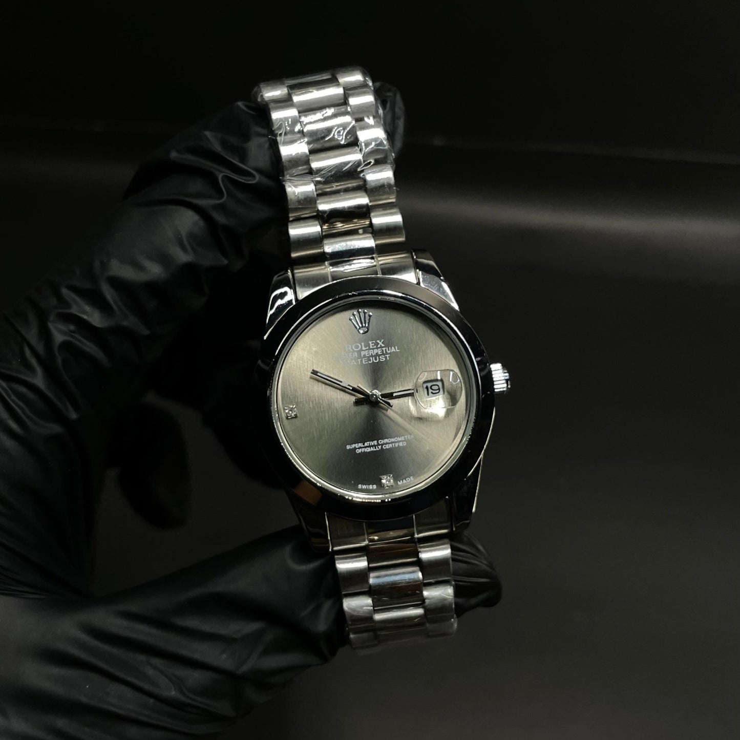 Rolex Oyster Perpetual Datejust – Women’s Silver Dial Edition with Date Window