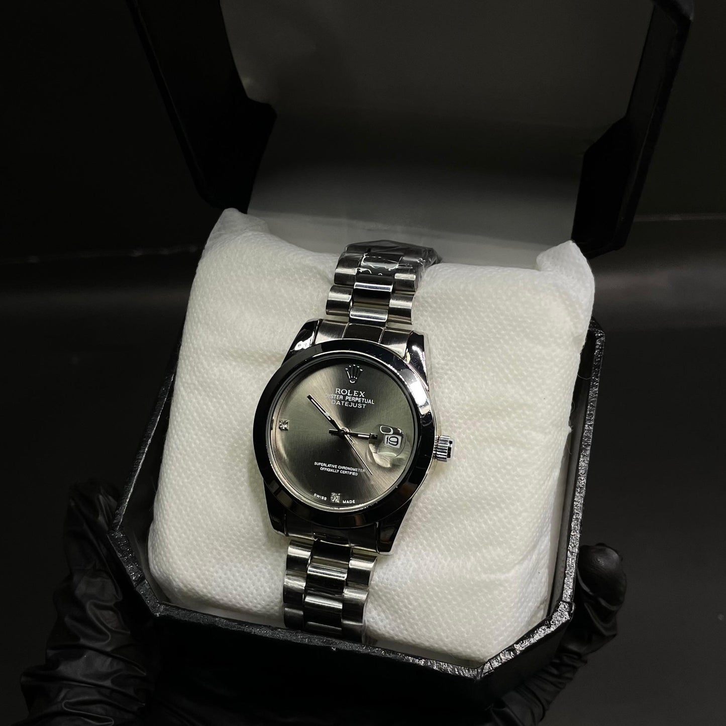 Rolex Oyster Perpetual Datejust – Women’s Silver Dial Edition with Date Window