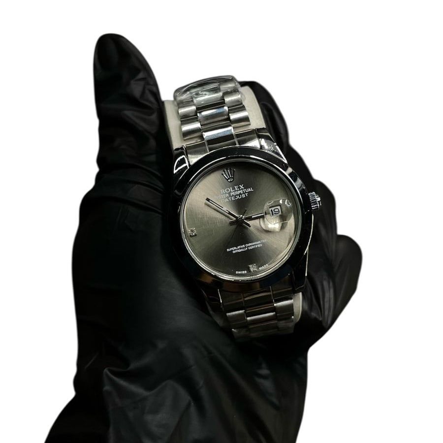 Rolex Oyster Perpetual Datejust – Women’s Silver Dial Edition with Date Window